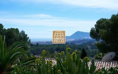  Cozy villa with lovely views of the sea and Altea.